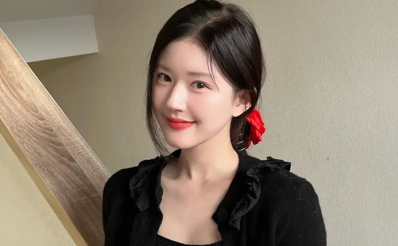 ▲趙露思硬槓經紀公司讓粉絲憂心她會被封殺，趙露思樂觀表示：「實在不行就開麵館」。她過去在台灣讀大學時曾擺攤賣餛飩，還有「餛飩西施」的封號。（圖／趙露思IG@rooosyzh09）