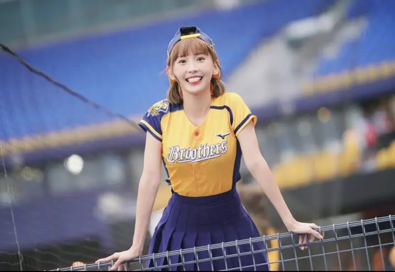 ▲粿粿（如圖）今（1）日透過影片坦承出軌王子，透露范姜彥豐曾拿到她的iPad看見私人內容，讓她慌亂發出不該發的誓否認劈腿，她落淚道歉：「這樣不對的行為讓你受到很大傷害。」風波仍持續延燒。（圖／摘自粿粿IG）