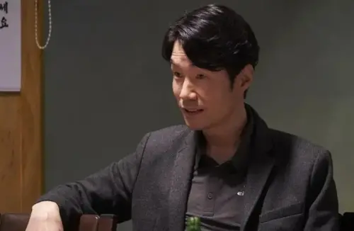 ▲宋英奎在《雞不可失》飾演刑警。（圖／翻攝CJ ENM）