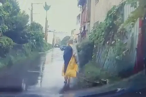 慣竊豪雨變身「黃色小飛俠」闖民宅　雨衣反成追查線索
