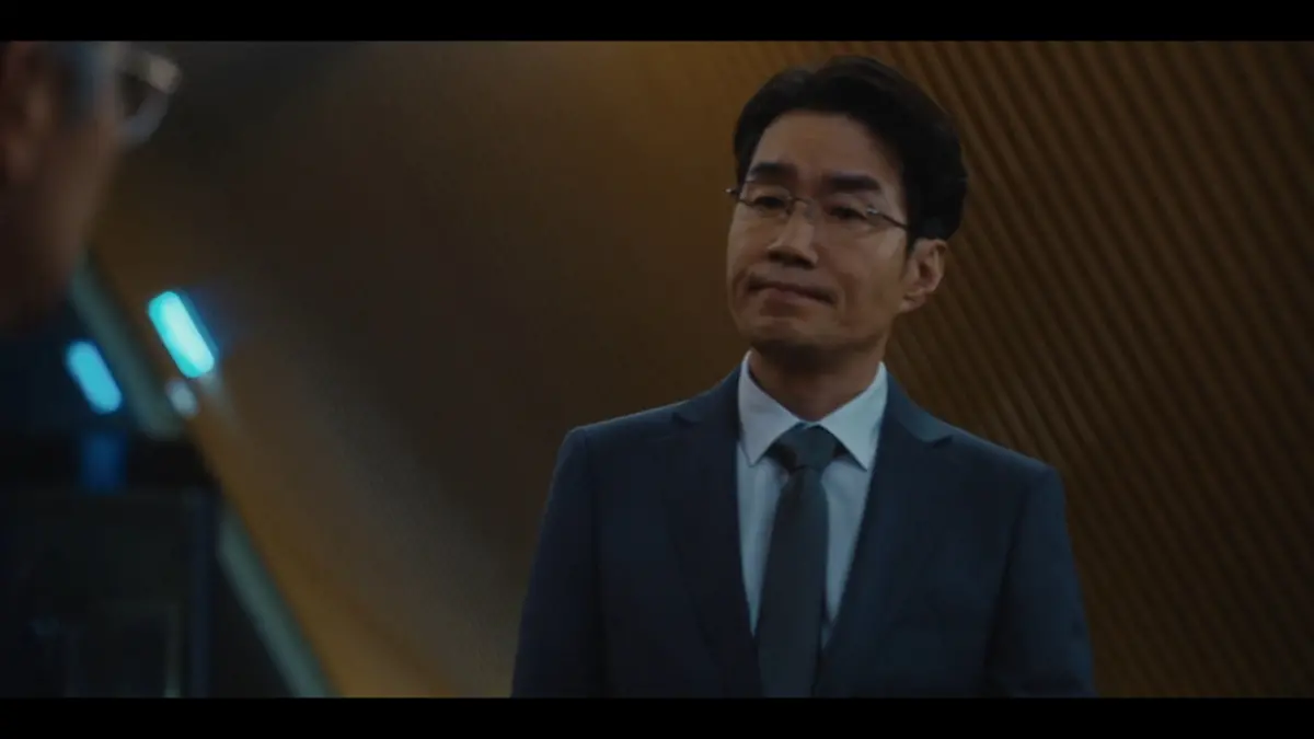 ▲已故韓星宋英奎（如圖）在《退貨兒童》中飾演牧師，該部韓劇是他的遺作，但日前因韓國影音平台TVING出包，《退貨兒童》大結局竟被提早1週公開 。（圖／翻攝自愛奇藝）