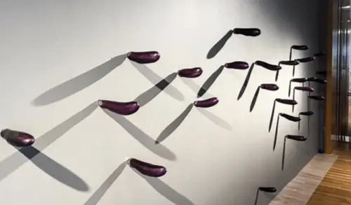 「200條茄子」作品遭竊！慘遭民眾拔走　新加坡美術館引熱議
