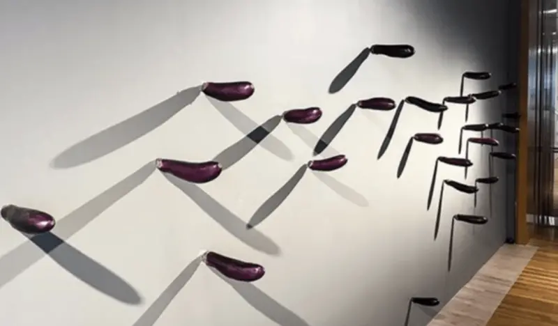 ▲新加坡國家美術館近日展出當地藝術家蘇珊．維克多（Suzann Victor）創作的作品《靜物》（ Still Life〉。（圖／翻攝自Instagram）