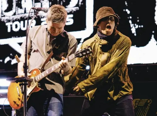 綠洲合唱團演唱會出事了！歌迷從高處墜落身亡　官方聲明：震驚
