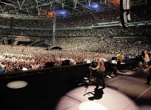 ▲綠洲合唱團的演唱會雖然發生觀眾不幸墜落身亡的悲劇，他們仍沒有取消任何場次，照原定計畫表演。（圖／摘自IG）