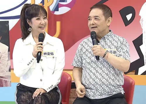 ▲小亮哥（右）帶大隊人馬到林姿佑（左）的家提親，慘遭她爸媽拒絕。（圖／中天綜合台提供）