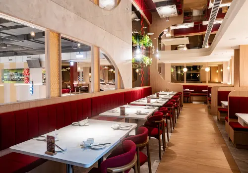 ▲「漢來上海湯包」台北首店在信義區Dream Plaza，試營運期間就有人潮排隊。（圖／漢來美食提供）