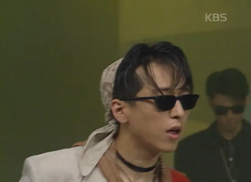 ▲E.O.S成員姜麟（如圖）、宋英奎的死訊都在4日被爆出，南韓演藝圈一天2星殞落，讓人無法接受。（圖／Again 가요톱10 : KBS KPOP Classic YouTube）