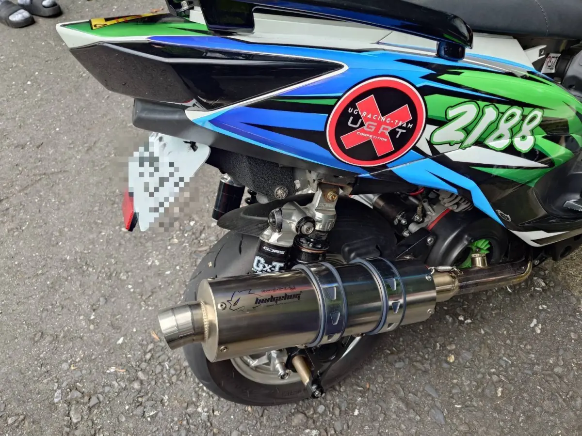 ▲紅單自助餐？！20歲男上月北宜飆車挨罰逾19萬，現又違規改車再吞8張罰單。（圖／警方提供）