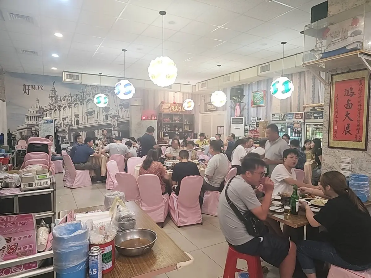 ▲台灣的熱炒店常常能看到家長帶小朋友前往用餐，這現象卻讓日本人感到震撼。（示意圖／翻攝好味珍生鮮海產平價熱炒店）