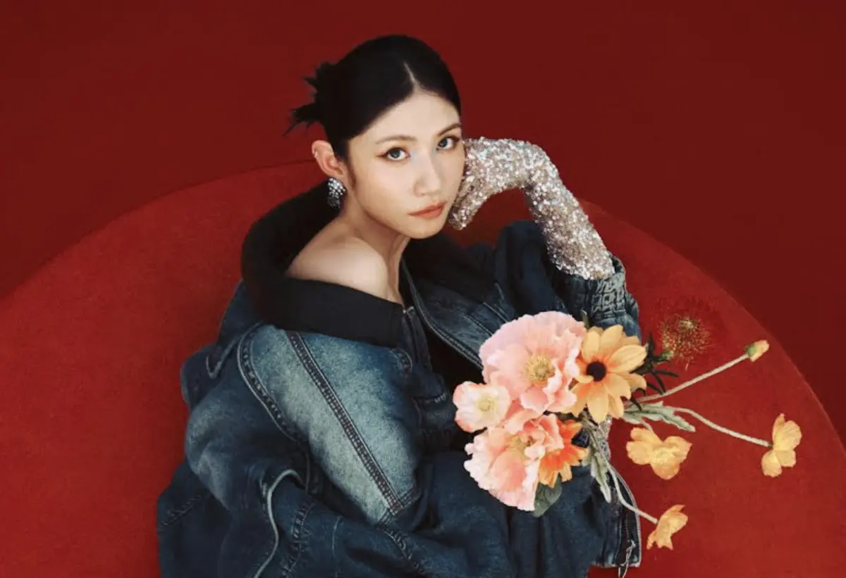 ▲李千娜新專輯《千娜舞台秀》登場，其中翻唱經典台語歌曲〈無法度按捺〉MV點閱破百萬。（圖／環球音樂提供）