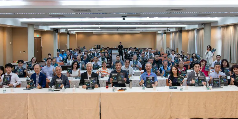 ▲與會全體大合照，包含大專院校教授與青年創業團隊代表。（圖／業者提供）