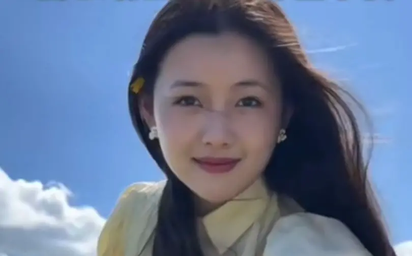 ▲台灣知名女星大S徐熙媛於今年初過世。近日一名女大生（如圖）分享青海旅遊照，因神似已故女星大S意外爆紅，11天吸引2.8萬粉絲追蹤，對此她強調未刻意模仿，也不會藉相似度消費大S，盼大家理性看待。（圖／翻攝自微博）