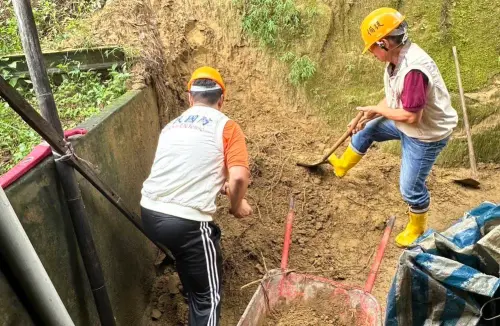 ▲後備軍人輔導中心幹部，協助南部山區執行泥沙清淤任務。（圖／記者莊全成翻攝）