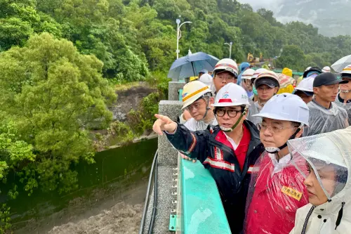 ▲ 行政院長卓榮泰表示，未來在山林保護、水土保持等相關問題，將會深刻檢討、全面改進，並承諾將0728豪雨納入丹娜絲颱風特別條例，未來經立法院審議通過後，就可逐步實施。補助。（圖／高市府提供）