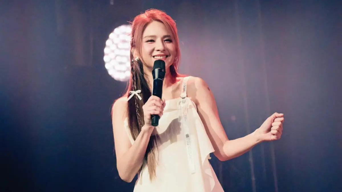 ▲郭靜今（5）日迎來45歲生日，出道前的她過去曾擔任過中職啦啦隊員，而讓她一唱成名的經典歌曲〈心牆〉的原唱卻不是她，但她反而將這首歌唱紅，跟著《NOWNEWS今日新聞》一同認識這位「純愛女聲」郭靜。（圖／翻攝自郭靜臉書）