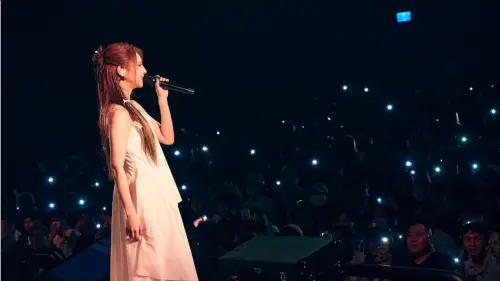 ▲不少歌迷及粉絲,在8月2日郭靜生涯首度前進高雄舉辦演唱會時,提前為她過生日,讓她又驚又喜。(圖/翻設字郭靜臉書) ▲不少歌迷及粉絲,在8月2日郭靜生涯首度前進高雄舉辦演唱會時,提前為她過生日,讓她又驚又喜。(圖/翻設字郭靜臉書)