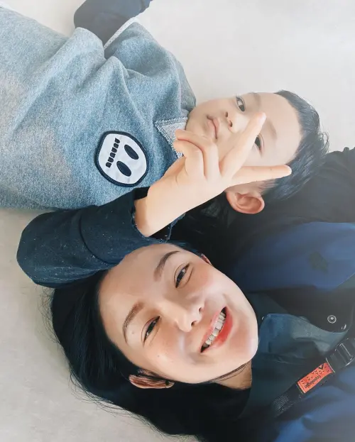 ▲歐陽靖每天都被兒子的溫暖融化。(圖/翻攝自歐陽靖臉書) ▲歐陽靖每天都被兒子的溫暖融化。(圖/翻攝自歐陽靖臉書)