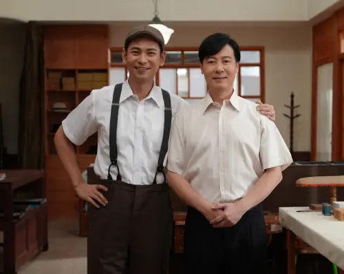 尹昭德(右)和楊子儀在《寶島西米樂》中飾演師兄弟。圖/台視 ▲尹昭德(右)和楊子儀在《寶島西米樂》中飾演師兄弟。圖/台視