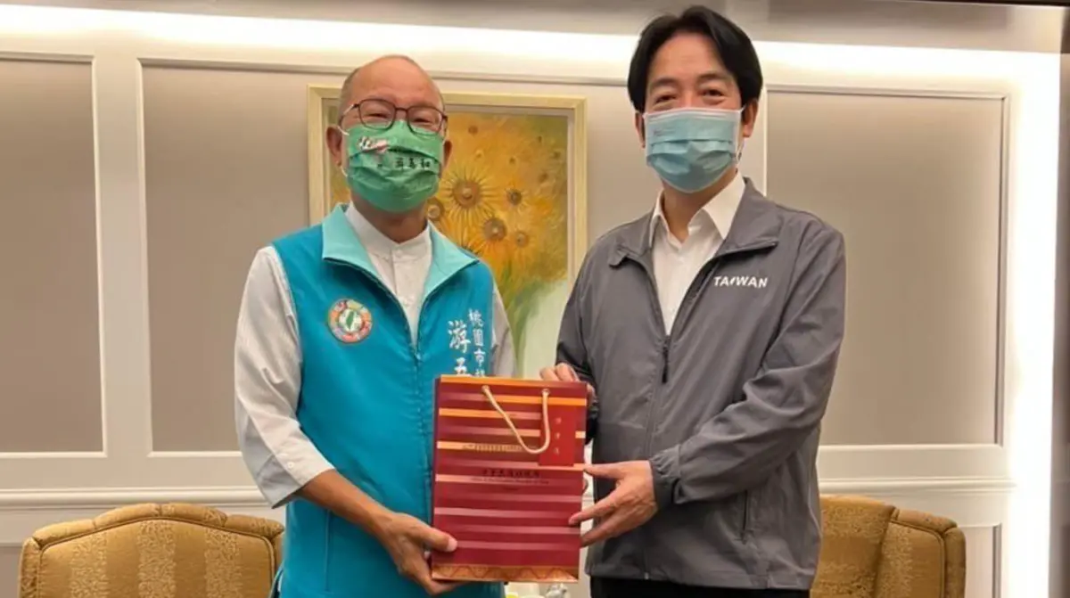 ▲民進黨桃園市議員游吾和（左）涉嫌與女兒詐領議會助理費，遭到檢調搜索約談。（圖／翻攝臉書）