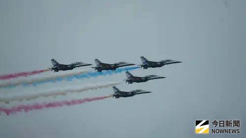 ▲勇鷹高教機接棒AT-3教練機，成為雷虎小組新一代表演機。（圖／記者呂炯昌攝，2025.08.05）