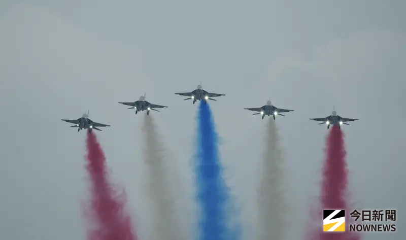 ▲勇鷹高教機將接棒AT-3教練機,成為雷虎小組新一代表演機。(圖/記者呂炯昌攝,2025.08.05)