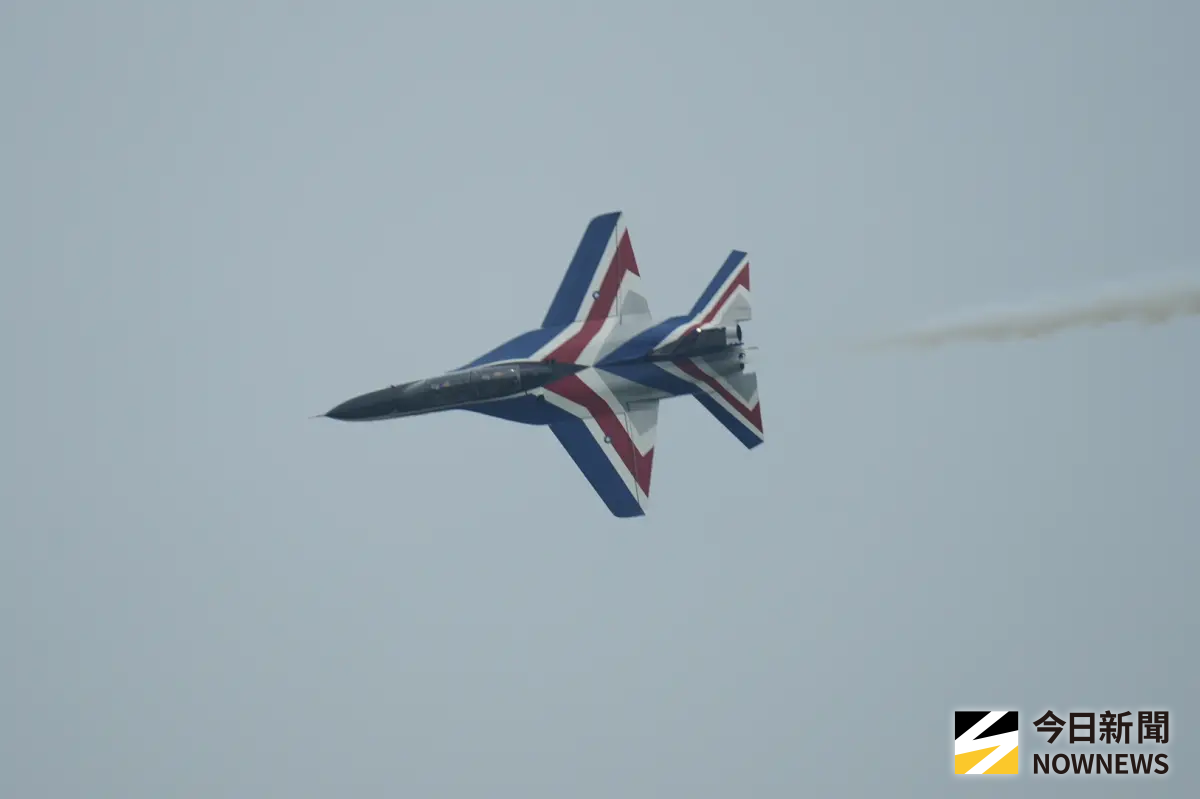 ▲勇鷹高教機接棒AT-3教練機，成為雷虎小組新一代表演機。（圖／記者呂炯昌攝，2025.08.05）