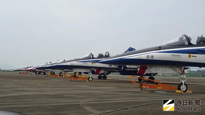 ▲勇鷹高教機接棒AT-3教練機,成為雷虎小組新一代表演機。(圖/記者呂炯昌攝,2025.08.05)