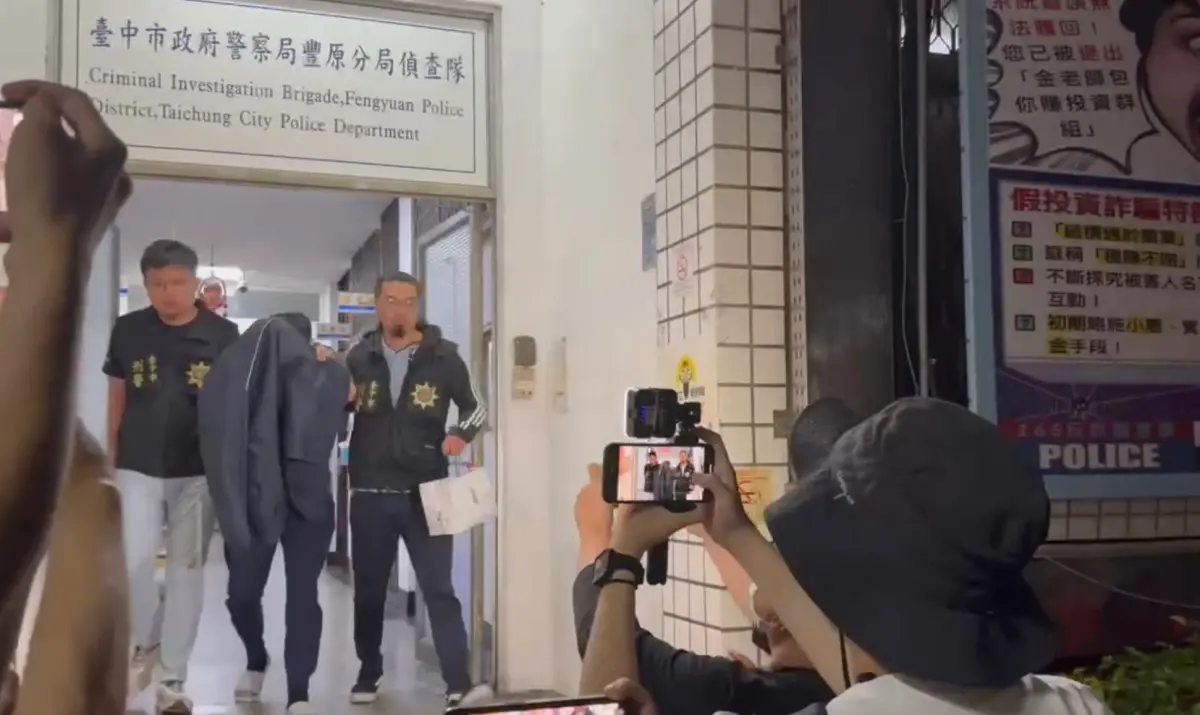 ▲黃男4日被依殺人罪嫌移送台中地檢署偵辦，法官今裁定收押禁見。（圖／翻攝畫面）