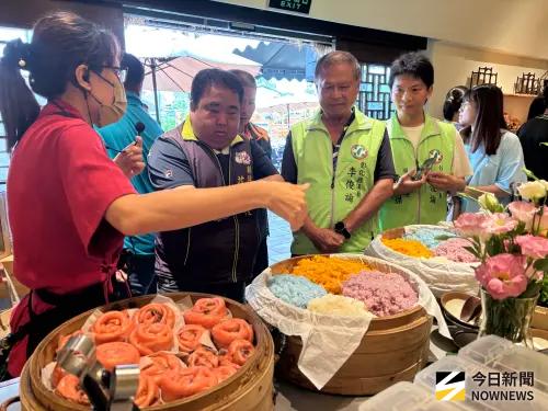 ▲以花卉結合彰化在地食材，輔導田尾業者推出花卉主題餐桌。（圖／記者金武鳳攝，２０２５．８．５）