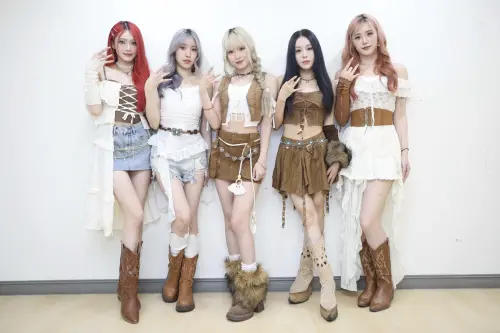 ▲ELL&s(如圖)全員Cherry、閃閃、若熙、玉歆、Ashlee出席紅心字會公益活動,談及前老闆詹智能沉痛發聲。(圖/紅心字會提供) ▲ELL&s(如圖)全員Cherry、閃閃、若熙、玉歆、Ashlee出席紅心字會公益活動,談及前老闆詹智能沉痛發聲。(圖/紅心字會提供)