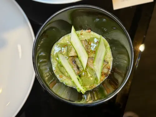 ▲「南非鮑魚/海參/魚肝醬/台南牛奶皇后香米」重新詮釋海產粥，融合西式燉飯做法。（圖／記者葉盛耀攝）