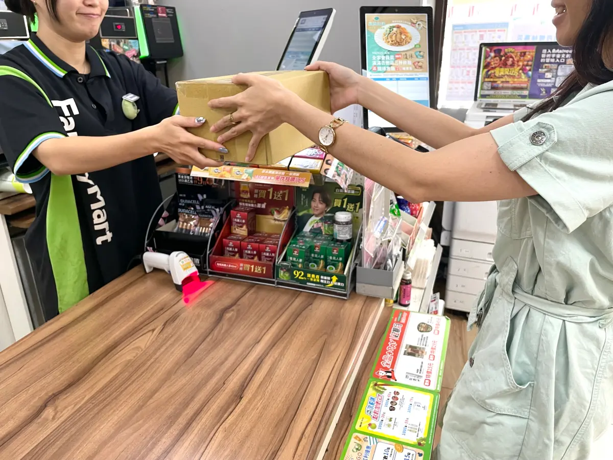 ▲歡慶88父親節暨年中慶，全家便利商店即日起至9月30日店到店寄件，享88折優惠。（圖／業者提供）