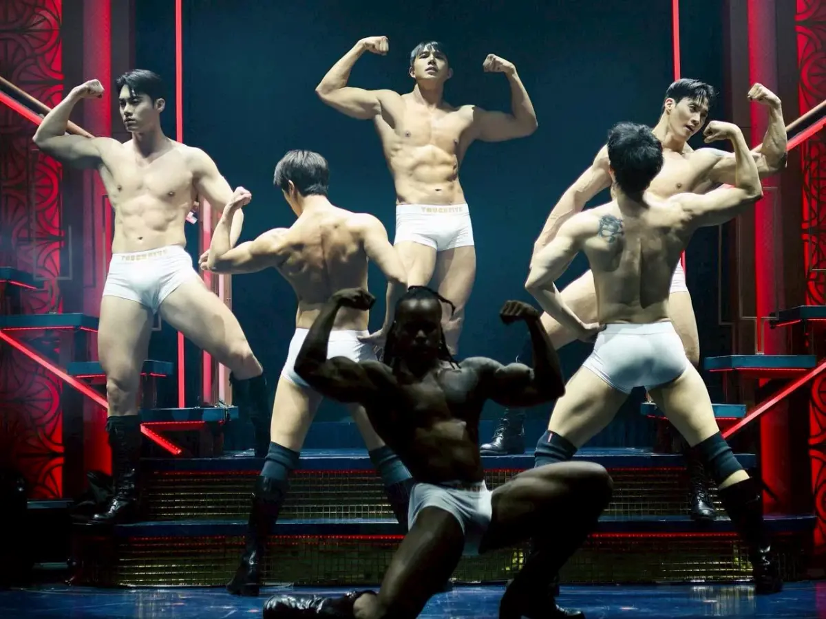 ▲可樂旅遊將於8月、9月推「App限定獨享」優惠，8月11日上午9點準時開賣，超過50支國外團體旅遊行程，最低下殺54折起，像是「首爾猛男秀、樂天雙主題5日」App限定特賣1萬2,900元起。（圖／可樂旅遊提供，TOUCH FIVE SEOUL 授權）