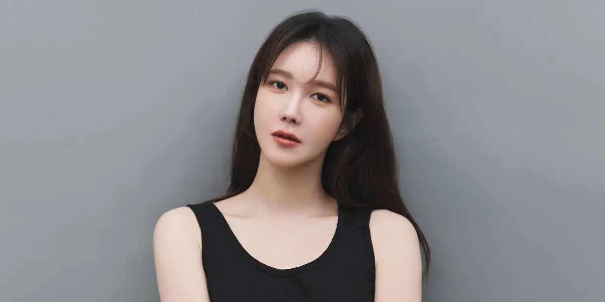 ▲李智雅今天47歲生日快樂！她曾因為叫代駕開瑪莎拉蒂回家，意外與警車擦撞爆紅。（圖／BH Entertainment官網）