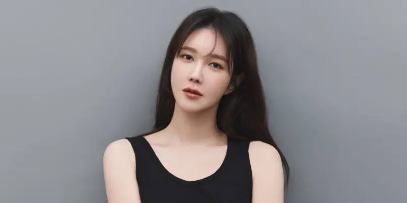 ▲李智雅今天47歲生日快樂！她曾因為叫代駕開瑪莎拉蒂回家，意外與警車擦撞爆紅。（圖／BH Entertainment官網）