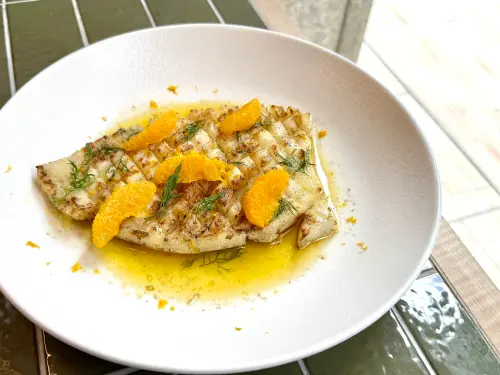 ▲「炭烤花枝排」690元。（圖／記者蕭涵云攝）