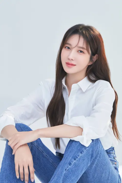 ▲李智雅曾動過鼻子，後來因為感染而拆掉。（圖／BH Entertainment官網）