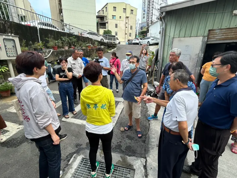 ▲陳亭妃針對陳和志里長建議的永康大排進行勘查。（圖／陳亭妃提供）