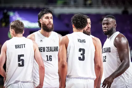 ▲末節一開始，紐西蘭老大哥Tohi Smith-Milner率先砍進1記3分球，接著又靠著罰球穩定拿下2分，將分差稍微擴大至5分。此時紐西蘭的外線手感回溫，Mojave Jackson King與Tohi Smith-Milner先後投進3分球，將分差拉開至雙位數。（圖／取自FIBA官網）