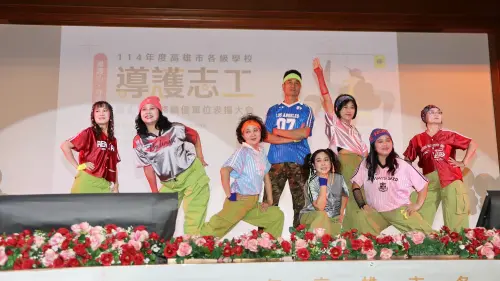 ▲志工現場精彩演出。(圖/高市府教育局提供) ▲志工現場精彩演出。(圖/高市府教育局提供)