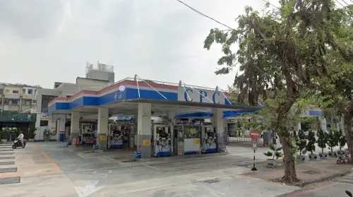 ▲高雄市三民區鼎山街 373號的鼎山路加油站，也開出200萬元特獎發票。（圖／GoogleMaps）