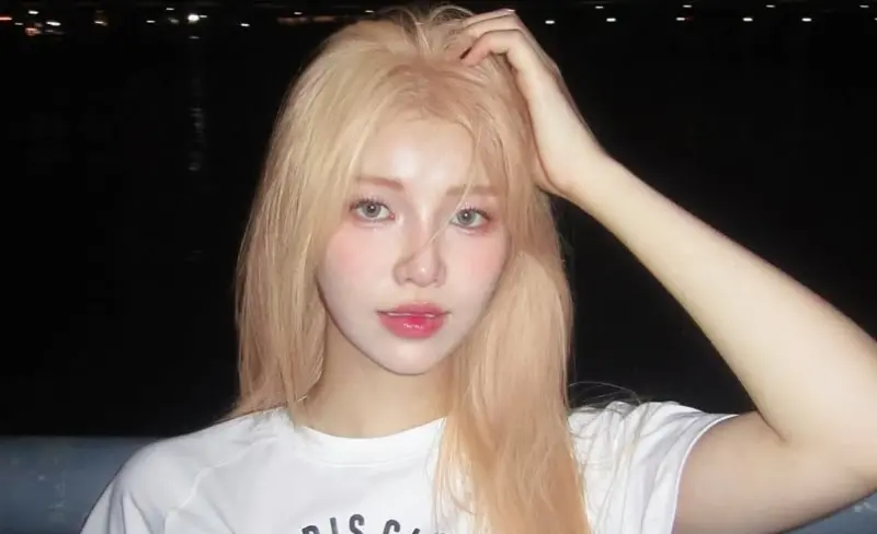 ▲采子（如圖）在今年3月被捕捉與富二代周罕在大街上親密摟抱，因而爆出緋聞，但不料才過4個月，就傳出分手，雖然雙方都未承認，但許多人認為之前采子PO出的凍卵片就有端倪，還有知情人士爆她曾說過：「什麼都沒了」。（圖／采子IG）