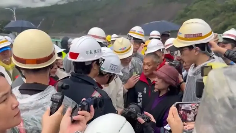 ▲桃源區李姓一家五口發生墜谷意外，親友今向行政院長卓榮泰陳情。（圖／民眾提供）