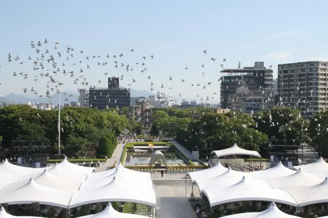 ▲每年8月6日，廣島市政府在「和平紀念公園」舉辦追悼儀式，今年首度有台灣代表出席。（圖／取自廣島市政府官網）