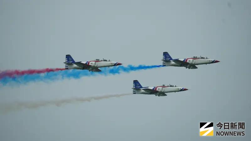 ▲雷虎小組AT-3教練機於解除表演任務。(圖/記者呂炯昌攝,2025.08.05)