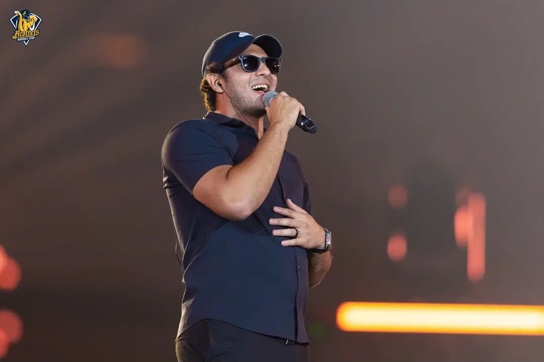 ▲中信兄弟洋投羅戈在上週解鎖大巨蛋開唱，與黃博多獻唱拉丁經典歌曲《El Rey》。（圖／中信兄弟提供）