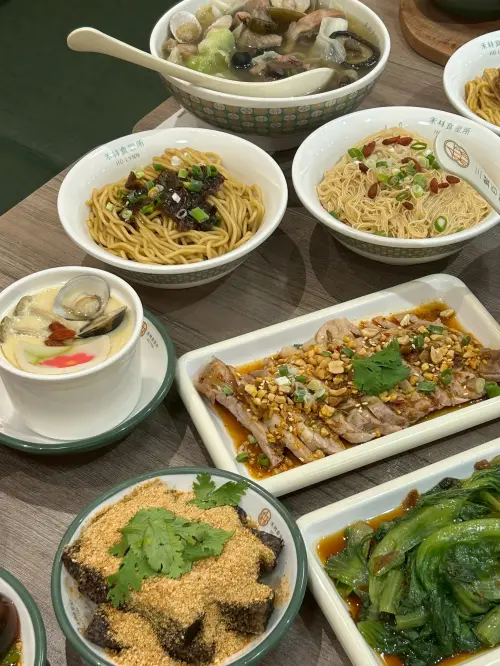 ▲禾林食室所專賣雞湯外，也提供獨家配菜組合套餐，兼顧美味和飽足感。（圖／業者提供）(1122.16 kb)