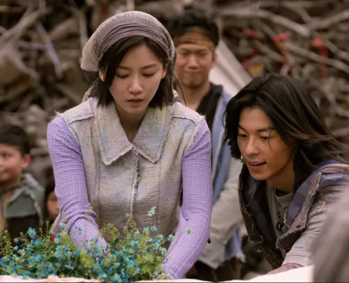 ▲許光漢（右）與袁澧林（左）在《他年她日》彼此身處不同時間區，卻產生了感情。（圖／甲上娛樂提供）