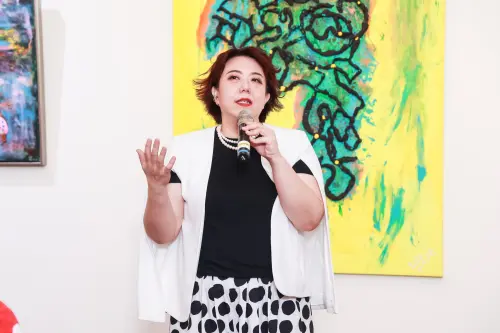 ▲「小時候爸媽總跟我說：不要再蘑菇了！」露露在致詞時笑著回憶，但她偏偏選擇把這份「蘑菇魂」畫成作品。（圖／櫻崎露露提供）